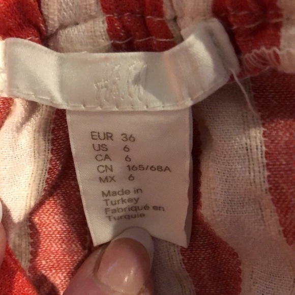 H&M Red and white striped paper bag shorts with matching belt Size 6 - Picture 5 of 6